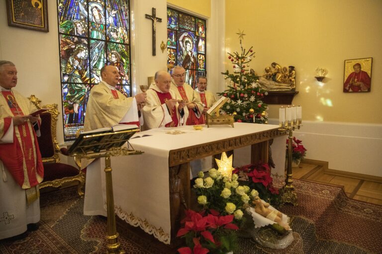 70-lecie poświęcenia siedziby arcybiskupów warszawskich, kaplica, kard. Kazimierz Nycz